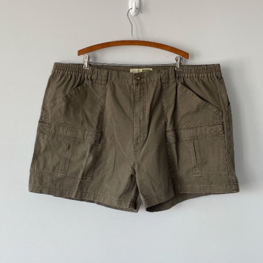 Cabelas outdoors cargo shorts dark green size 48 elastic button zip waist